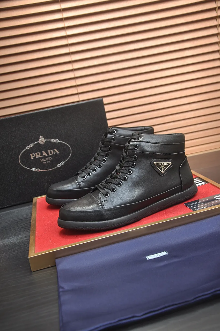 Men's shoes💰480💶【Prada】Trendy brand💞Mainly promote popular models, avant-garde and versatile fashionable men's shoes private version molding, 1:1 replica with glue splicing... Stylish and simple, original imported cowhide foot pads; the atmosphere and personality are more fashionable, eye-catching and pursuing class. It will subvert the old idea and be a must-have for fashionistas who want to spend time with you! Must keep it! High and comfortable but low, high-end quality workmanship. Code number: 38-45 (45 customized)